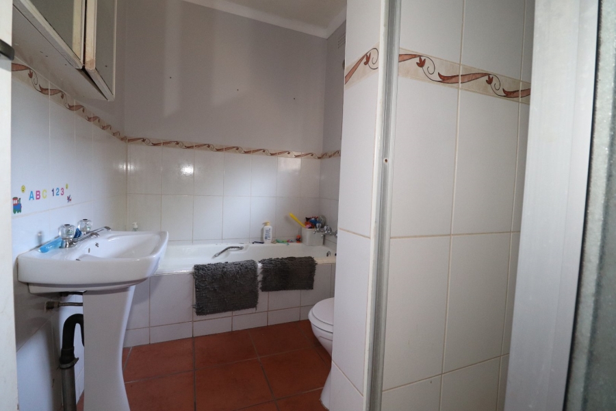 To Let 4 Bedroom Property for Rent in Wilkoppies North West